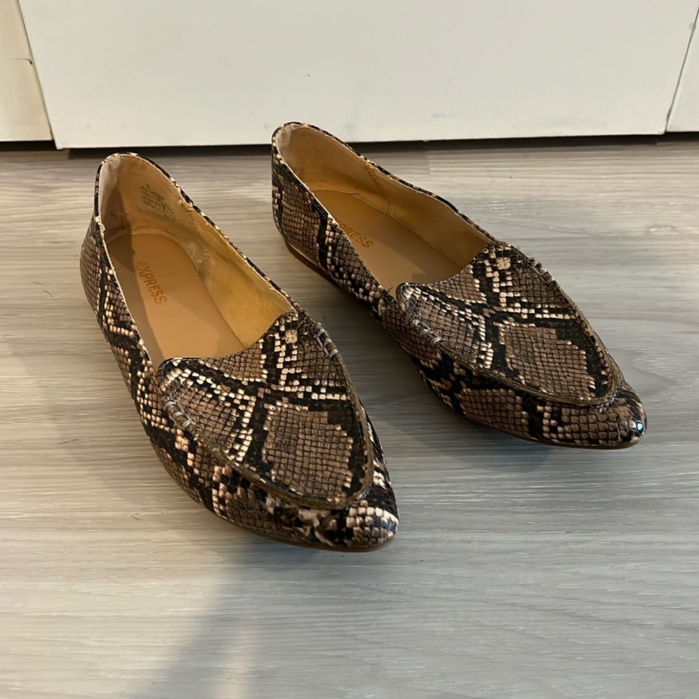 Snakeskin flats. Good condition